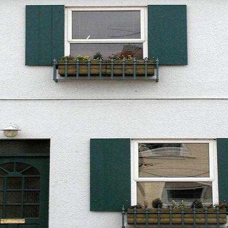 Dee & Steve'S B&B Windsor Exterior photo